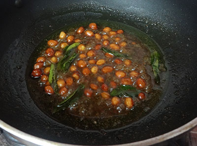 boil salt, jaggery and tamarind for malnad style huli avalakki or gojjavalakki