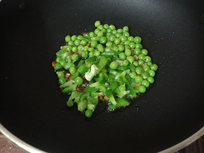 capsicum and green peas for gorikayi rice bath