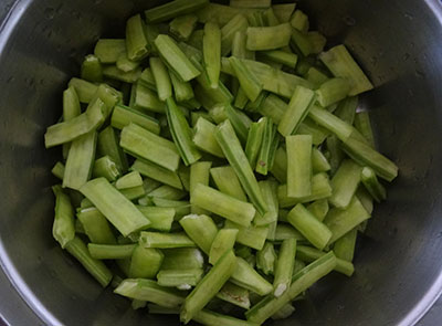 chopped cluster beans for gorikayi kara or cluster beans curry