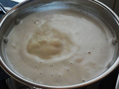boiling payasa for halu holige or hal obbattu