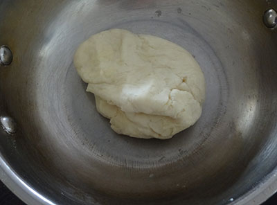 dough for halu holige or hal obbattu