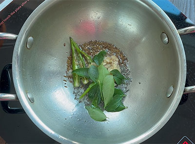 green chilli, ginger and curry leaves for hesaru bele kattu saaru or kat saru recipe