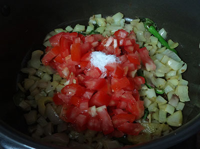 tomato for hesaru kaalu gojju or green gram curry