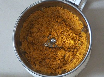 ground hurigadale chutney pudi or roasted gram chutney powder