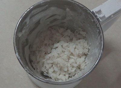 soaked beaten rice for idli dosa batter using mixie