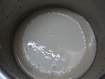 grinding urad dal and beaten rice for soft idli using idli rice