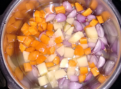 cooking vegetables for bangalore style idli sambar