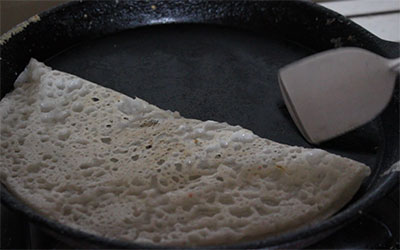 close the lid and cook instant neer dosa or neer dose