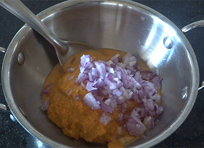 onion for kadlebele chutney or chanadal chutney