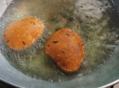 frying kayi vade or akki hittu poori