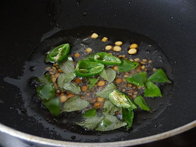 green chili and curry leaves for khara bath or masala rava bath