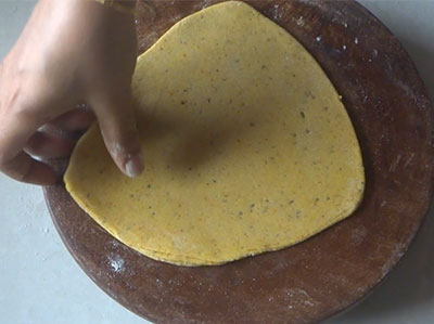 rolling masala chapati or khara chapathi