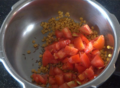 tomato for nimbe hannu saaru or lemon rasam