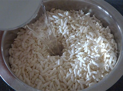 soak puffed rice or poha for mandakki usli or oggarane or susla recipe