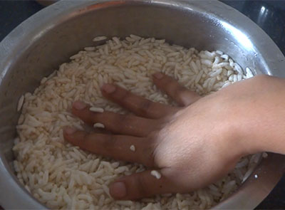 soaked puffed rice or poha for mandakki usli or oggarane or susla recipe