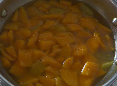cooked mangoes for mango frooti juice or maaza juice
