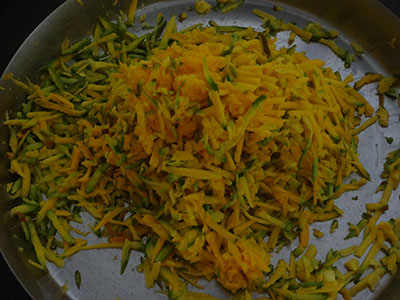 grating mangoes for mango thokku or mavinakayi thokku