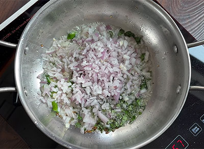 onion for masale avalakki or masala poha recipe