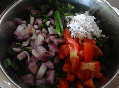 cook dal and leaves for massoppu saaru
