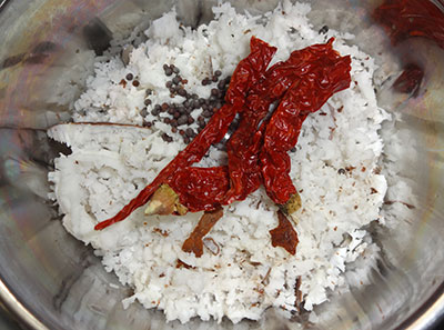 coconut and red chili for mavina hannina sasive or mango gravy