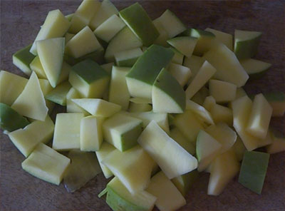 chopped mango for mavinakayi uppinakayi or mango pickle