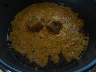 masala and jaggery for menthe huli or fenugreek seeds sambar