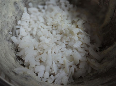 grind beaten rice or poha for menthe idli or kadubu