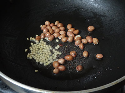 mustard seeds and urad dal for pudina shavige or mint vermicelli