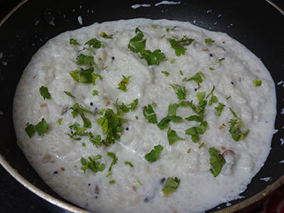 coriander leaves for mosaru avalakki or curd poha
