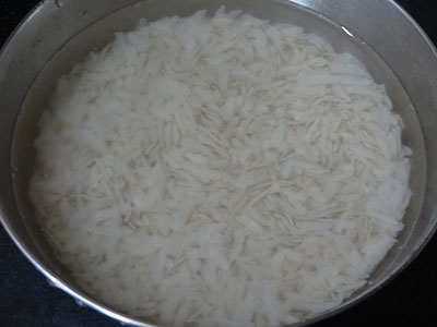 soaking beaten rice for mosaru avalakki or curd poha