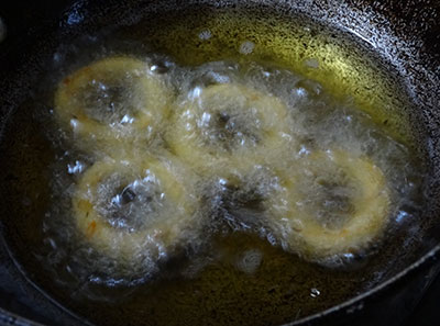 frying mosaru kodubale or kodbale