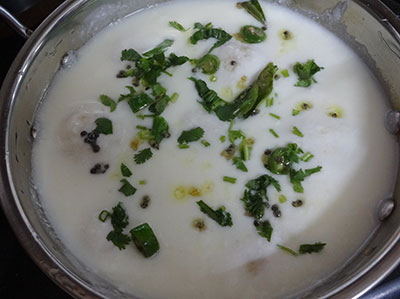 coriander leaves for mosaru vade or curd vada