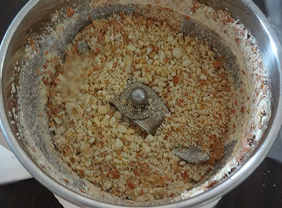 grinding peanut for nippattu