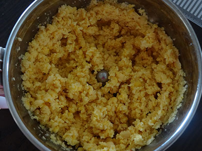grind toor dal and channa dal for nuchinunde or nucchinunde