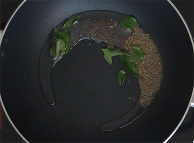 curry leaves for nuggekai palya or drumstick stir fry