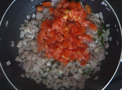 tomato for nuggekai palya or drumstick stir fry