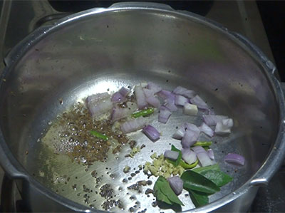 ginger, green chilli and onion for oats moong dal khichdi recipe