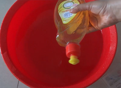 soaking tamarind for how to clean oil bottle or container