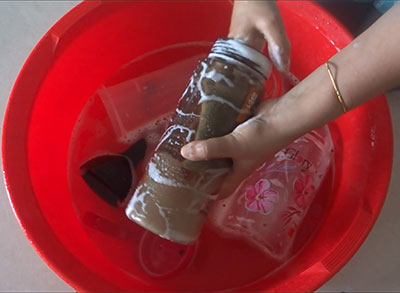 boiled tamarind pulp for how to clean oil bottle or container