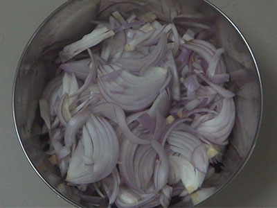 slice onion for onion pakoda or eerulli bajji