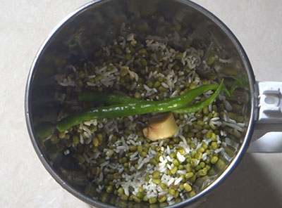 soaked ingredients in mixer grinder for palak dose or palak dosa recipe