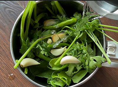 grinding palak for palak siridhanya khichdi recipe