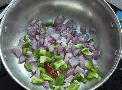 onion and capsicum for palak siridhanya khichdi recipe