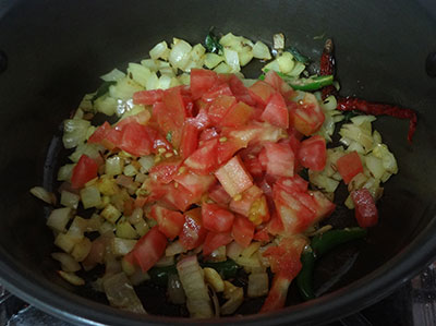 tomato for Palak soppina palle or palak dal