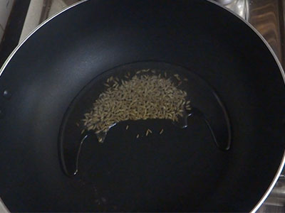 oil and cumin seeds for paneer bhurji recipe