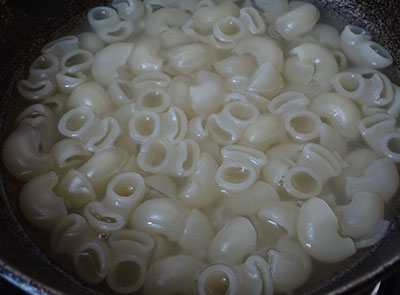 cooking macaroni pasta