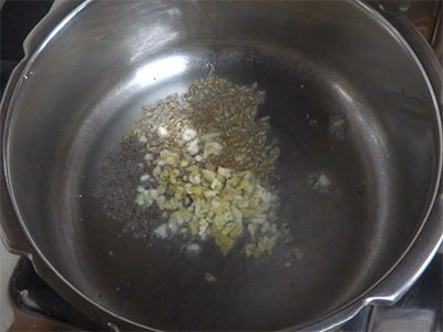 onion for potato rice or aloo rice