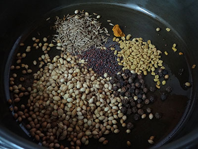 frying spices for mysore rasam powder or iyengar puliyogare powder