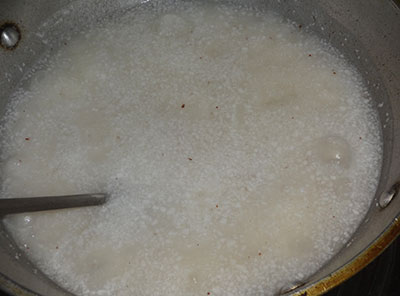 stirring the batter for unde kadubu or pundi gatti