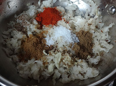 spices for radish paratha or mullangi paratha